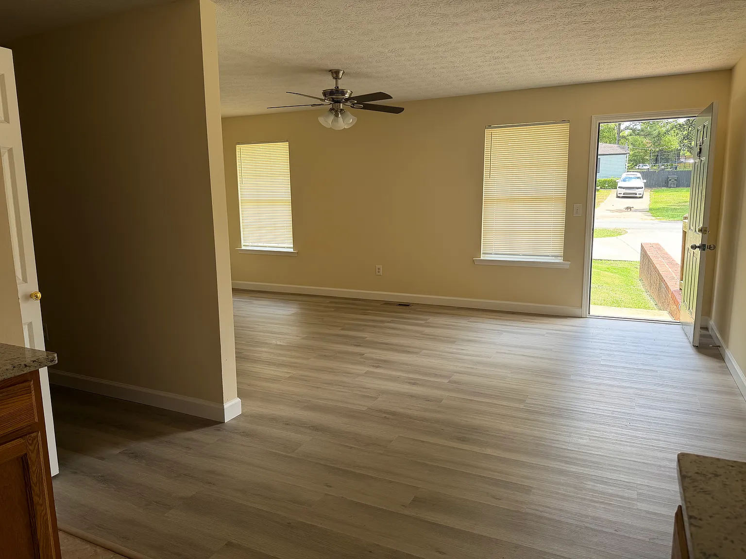 3 bed, 2.5 bath, 1300 sqft, $1,675 — Photo 3