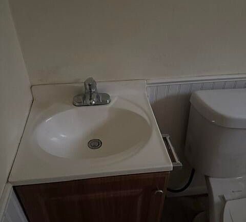 5th image of 107 WOODLAWN Road