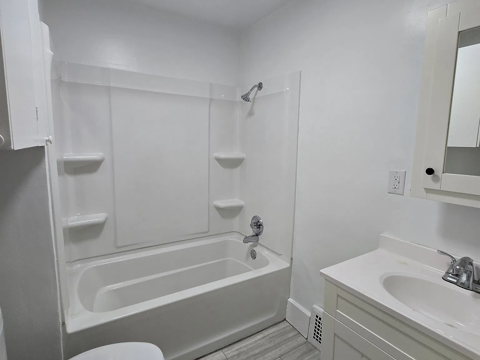3 bed, $1,300 — Photo 3