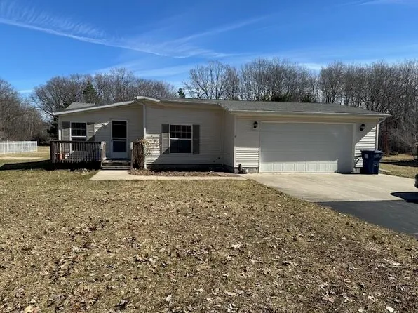 1022 Duquesa Dr, Lake Isabella, MI 48893