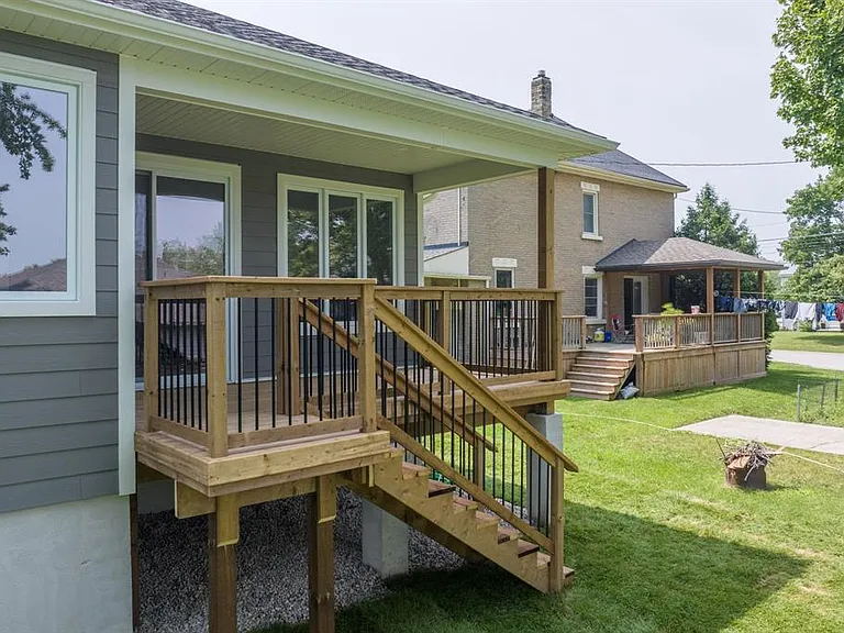 397 Victoria St — Photo 38