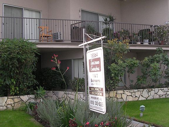 5th image of 18564 Clark St APT 16