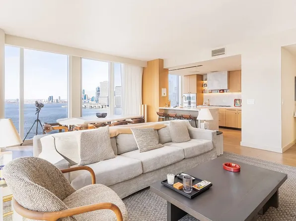 50 Bridge Park Dr Unit 18A, Brooklyn, NY 11201