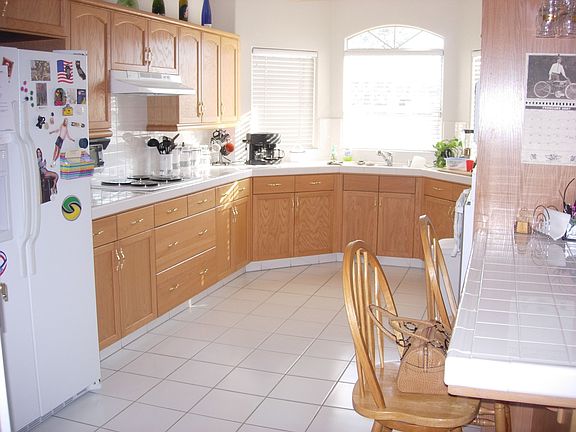 kitchen,breakfast bar