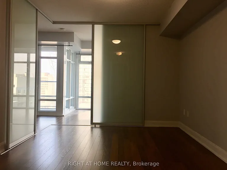 2191 Yonge St #2010 — Photo 10