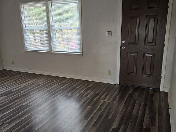 2nd image of 808 Kingsbury Rd