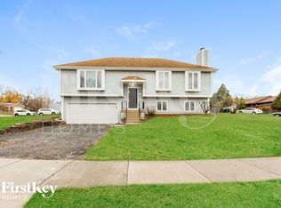 1220 Lehnertz Cir, Aurora, IL 60505