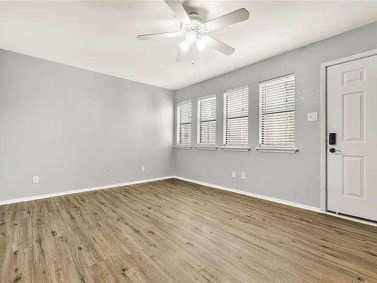 2101 Barak Ln #17 — Photo 4