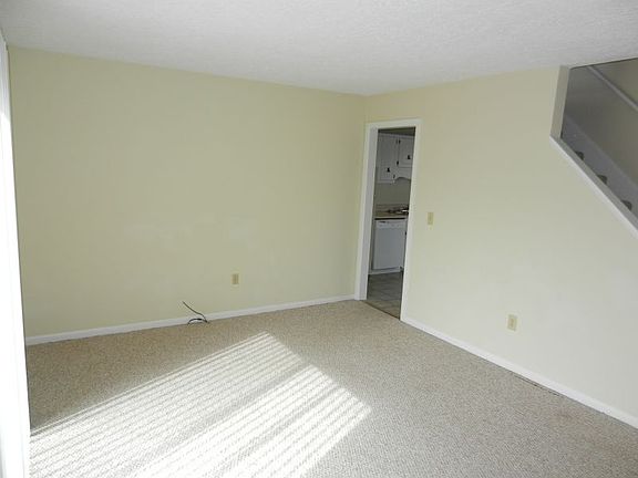 4th image of 520 Rainbow St #A