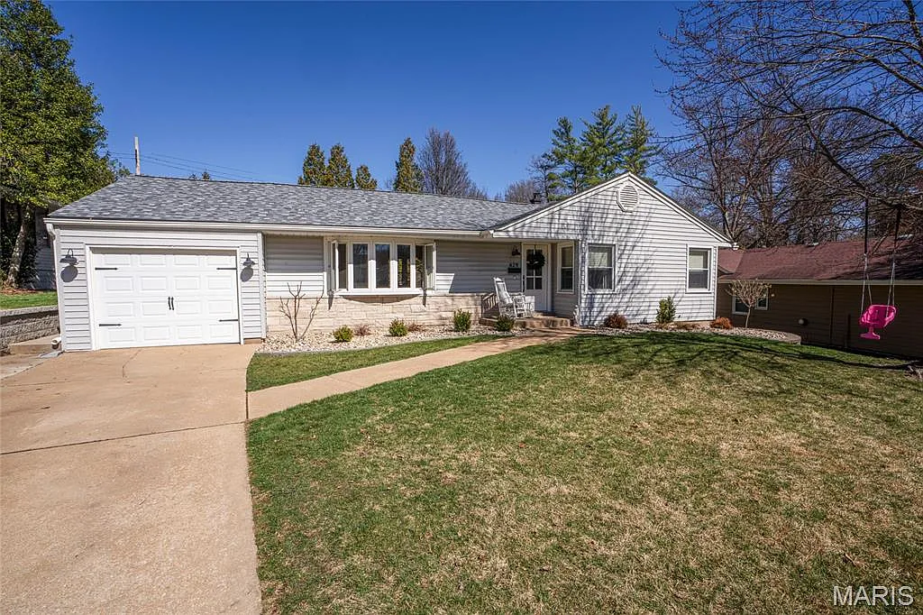 429 Forest Green Dr photo 1