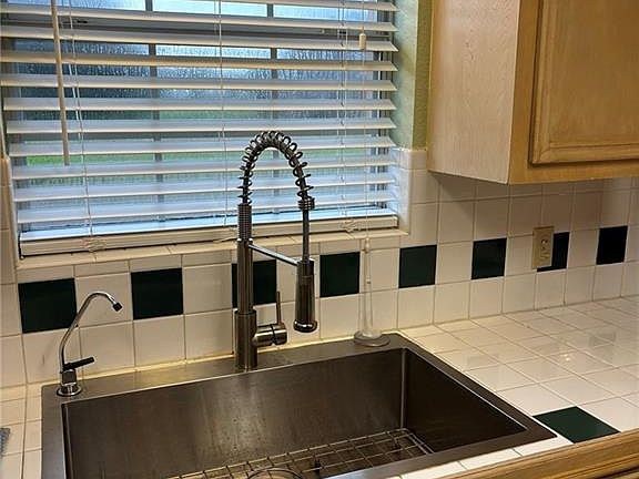 4th image of 800 Colorado Ct