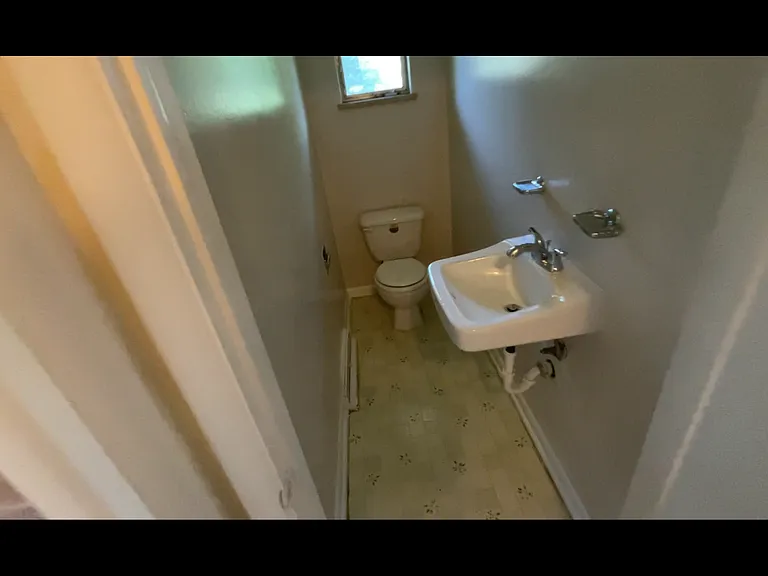 1/2 Bathroom