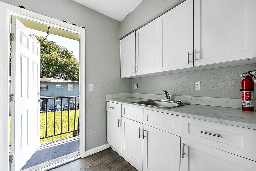 612 SW 6th St — Photo 1