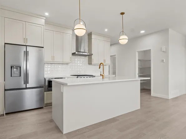 271 Paterson Way SW, Edmonton, AB T6W 4E2