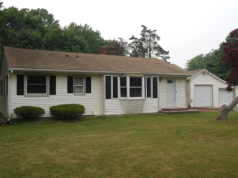 75 Fairview Dr — Photo 1