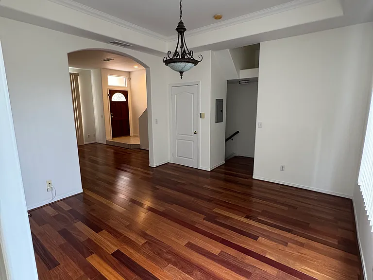 5242 Vesper Ave — Photo 6