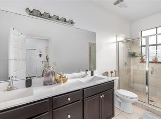 10386 W 32nd Ln, Hialeah, FL 33018