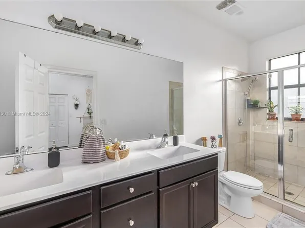 10386 W 32nd Ln, Hialeah, FL 33018