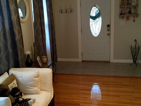 4th image of 1101 Ledge Hill Dr