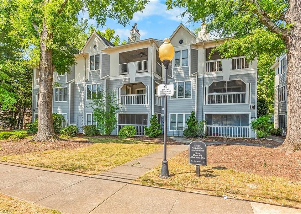 1st image of 233 Oakwood Ct