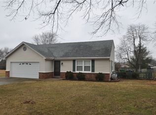 1619 Redbud Cir, Radcliff, KY 40160