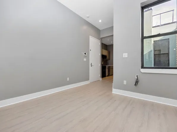 72-55 60 Lane image 19 of 28