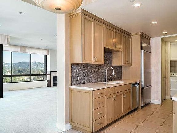 4th image of 10250 Wilshire Blvd