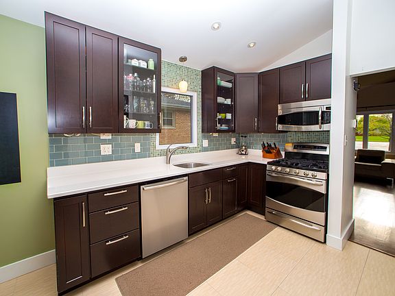 4th image of 9701 Mayfield Ave