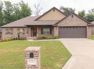 2304 Vail Dr, Van Buren, AR 72956