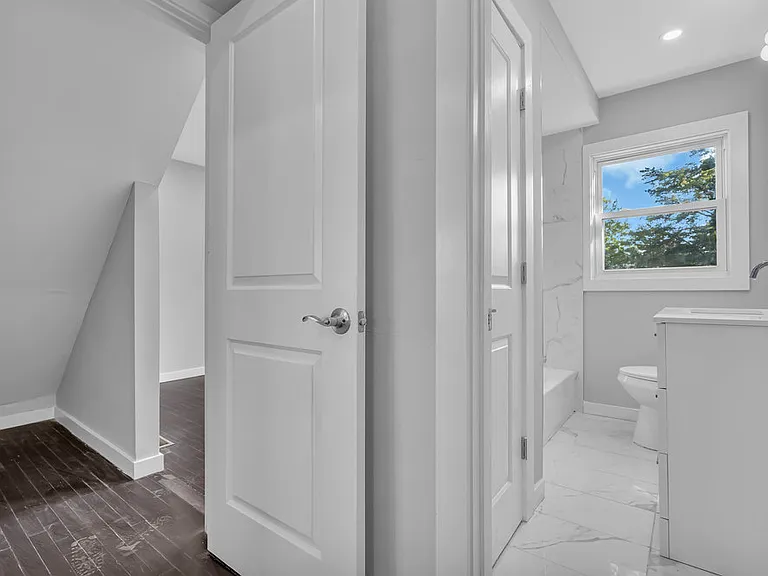 32 Northfield Ave — Photo 30