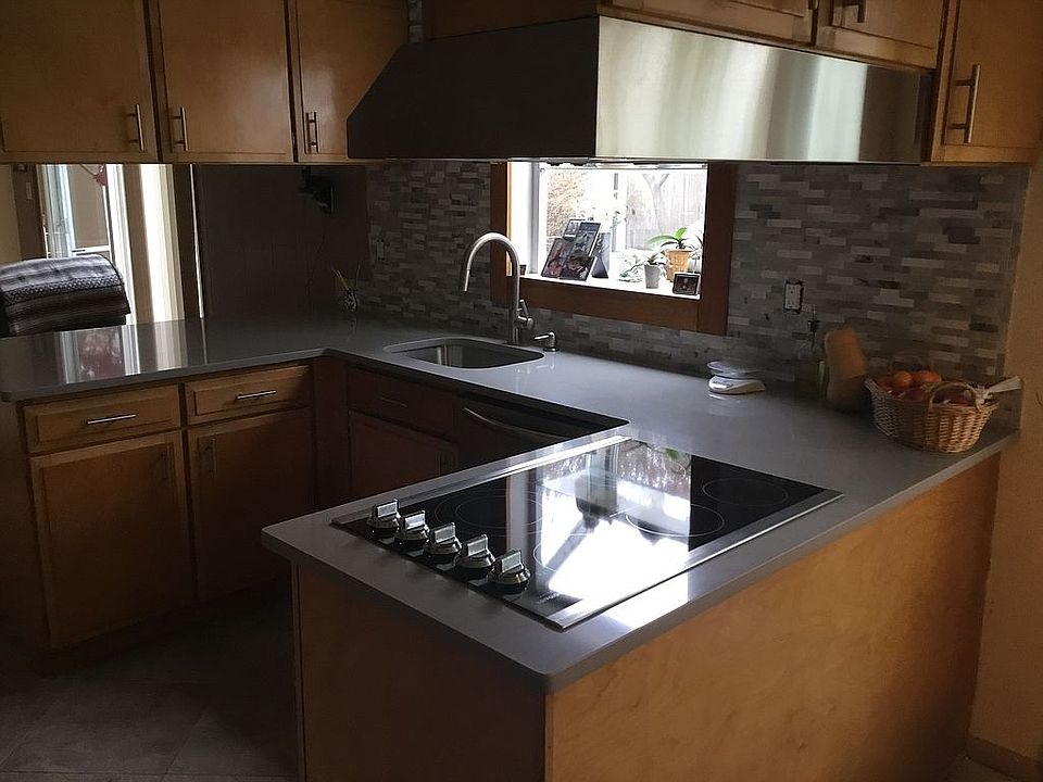 All cabinets have builtins