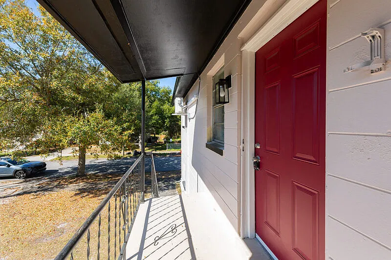 2 bed, 1.0 bath, 663 sqft, $840 — Photo 2