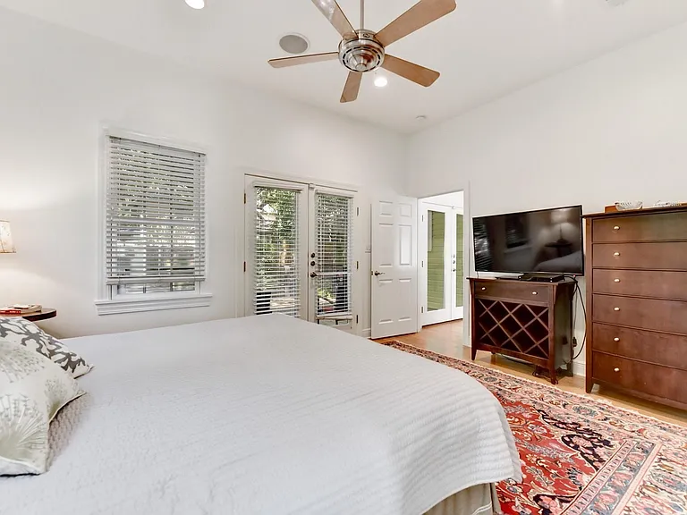 2319 Pruett St — Photo 15