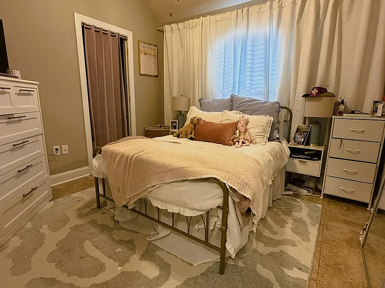 1628 Oxford Pl — Photo 3