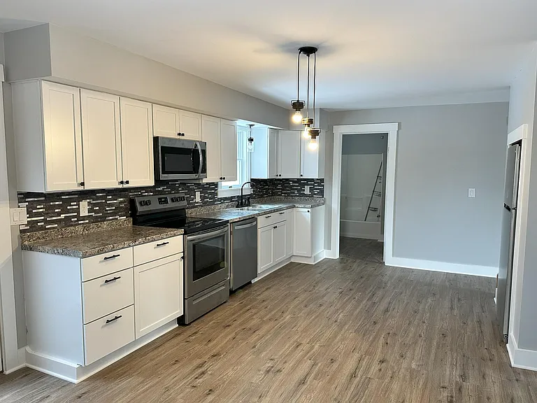 34 Windsor St #1 — Photo 4