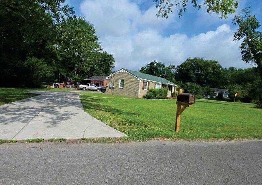 1st image of 604 Cardinal Dr
