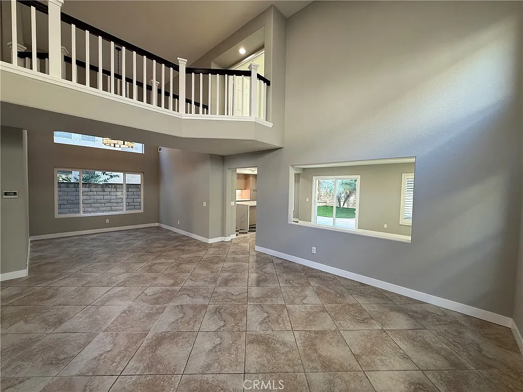 4 bed, 2307 sqft, $4,800 — Photo 3