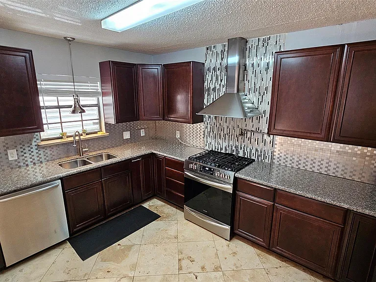 7 N Skimmer St — Photo 4