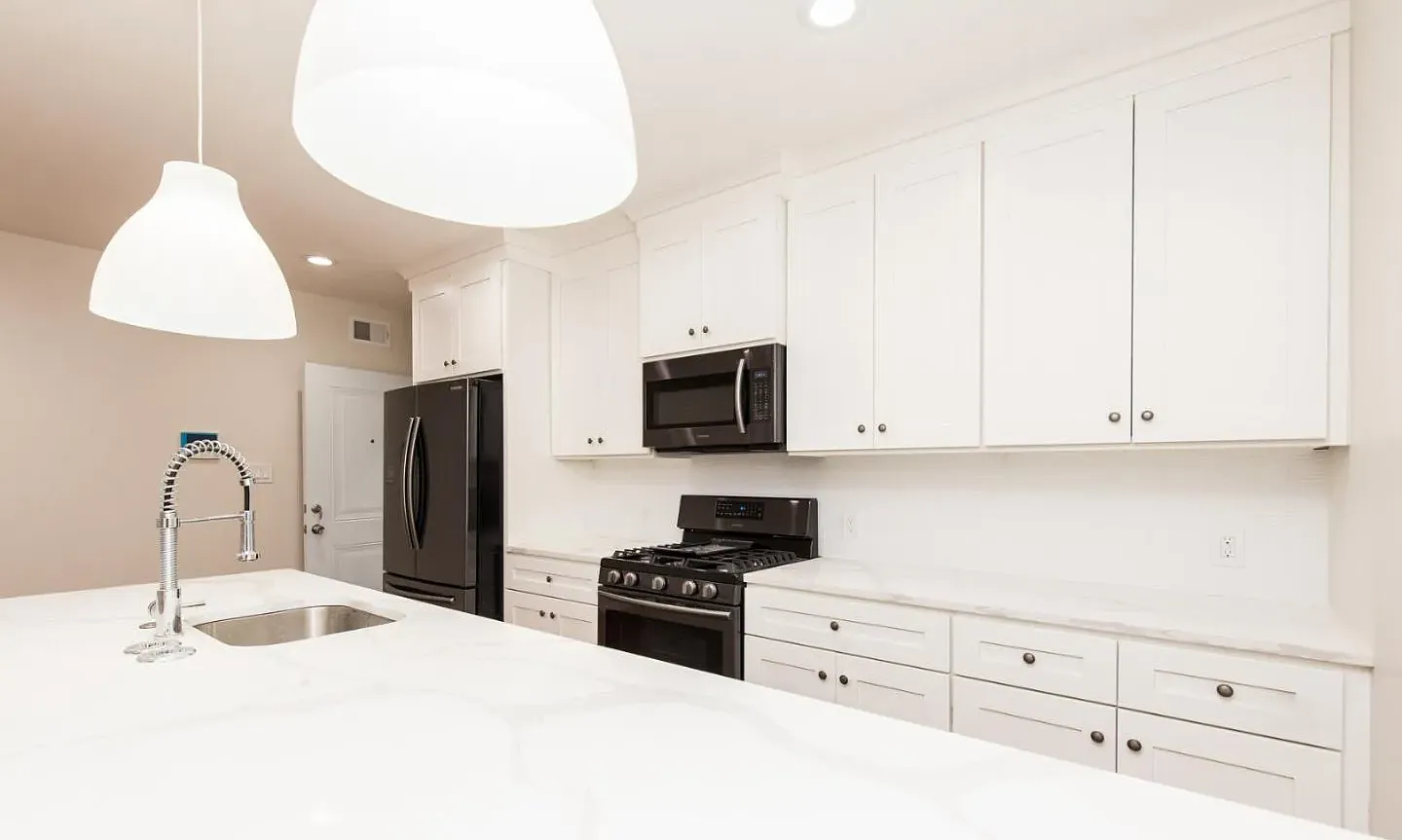1 bed, 600 sqft, $1,600 — Photo 2