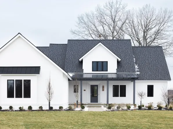 8999 Potowatomi Dr, Grosse Ile, MI 48138