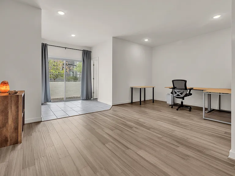 2272 W Harmont Dr — Photo 19