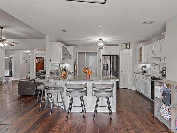 4th image of 114 Cedar St