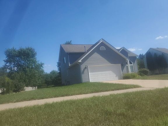 3rd image of 228 Churchill Downs Blvd