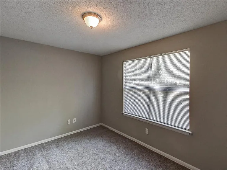 The Hub at 934 Apartments — Photo 30
