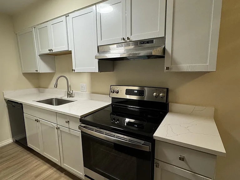 510 Montrose Ave #8 — Photo 3
