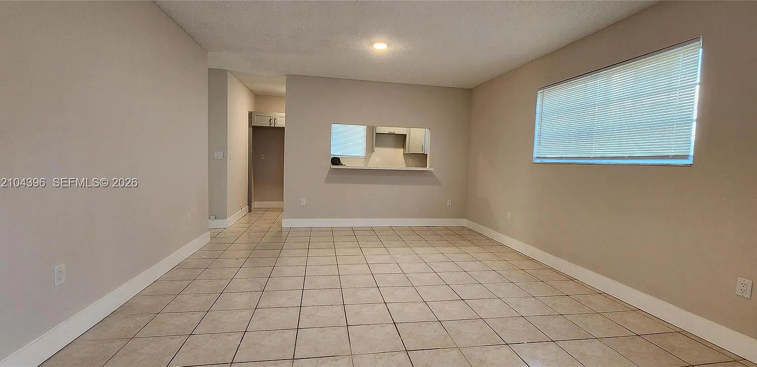 800 SW 10th Ave — Photo 4