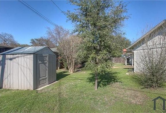 4th image of 4704 South Dr