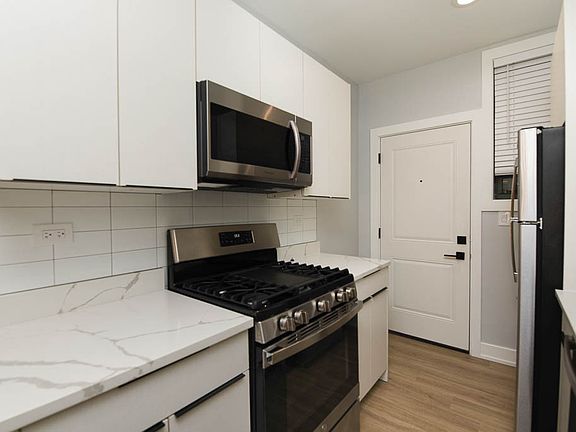 4th image of 7736 N Eastlake Ter #1