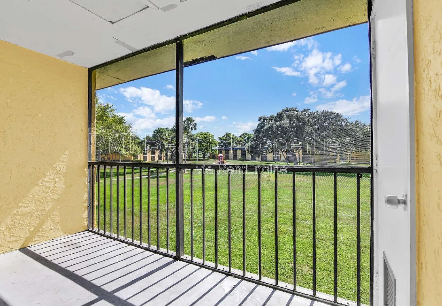 2 bed, 2.0 bath, 900 sqft, $2,000 — Photo 2