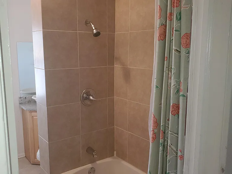 1835 White Ave — Photo 4